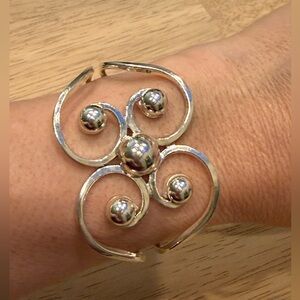 Silver DDD MEXICO 925 Silver - Vintage Open Love Heart Swirl Cuff Bracelet
